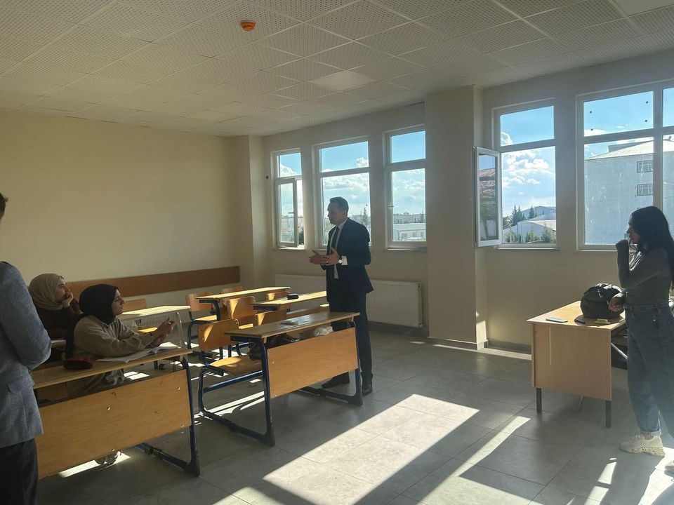 Öğrencilerimizi Mezuniyetlerinden Sonrada Da Yalnız Bırakmıyoruz